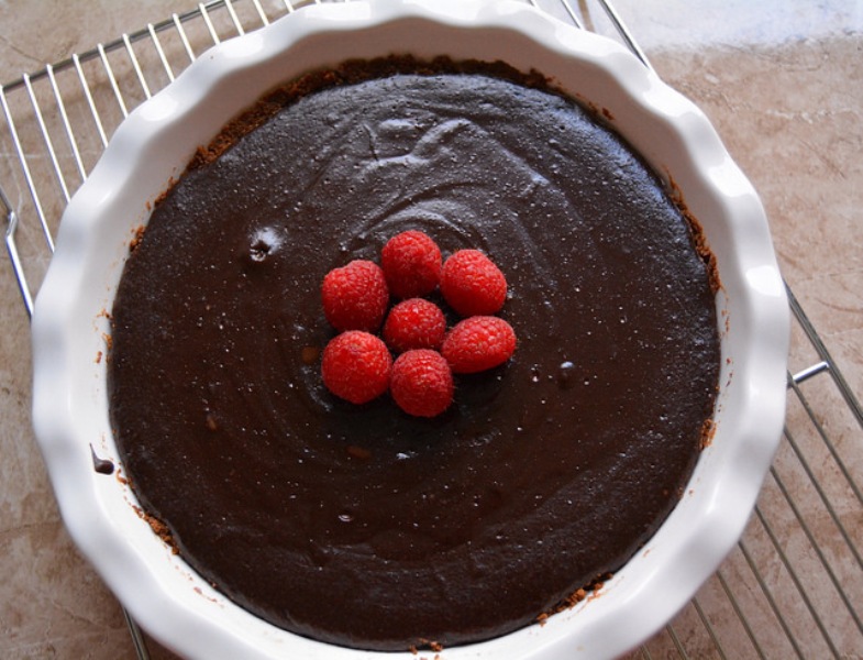 Dark chocolate tart with gingersnap crust