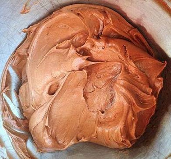 EASY CHOCOLATE CREAM CHEESE FROSTING