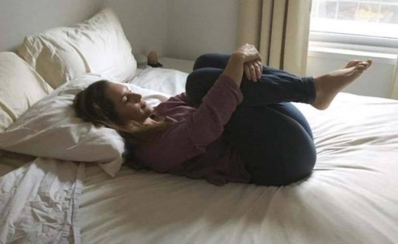 Perform These Stretches in Your Bed After Waking up to Alleviate Pain and Feel More Energized During the Day 1