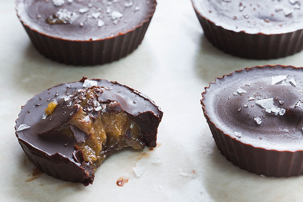 4 INGREDIENT SALTED CARAMEL CHOCOLATE CUPS
