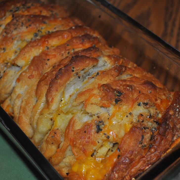 EASY GARLIC AND HERB PULL-APART LOAF