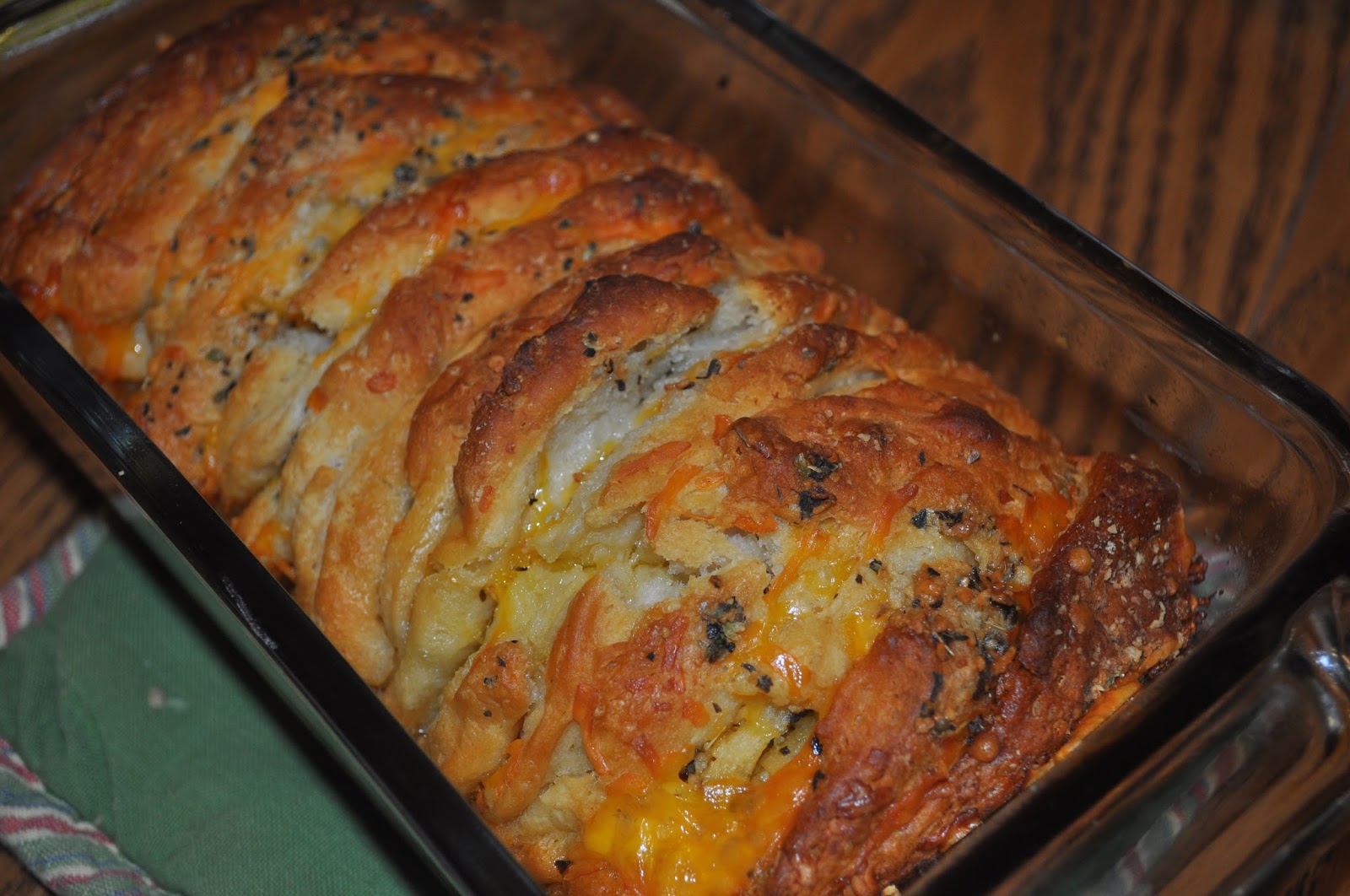 EASY GARLIC AND HERB PULL APART LOAF 1
