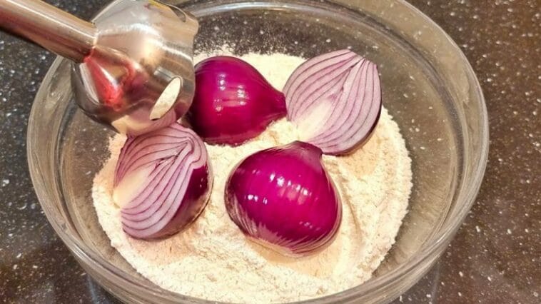 Mix Onions With Flour For An Amazing Result