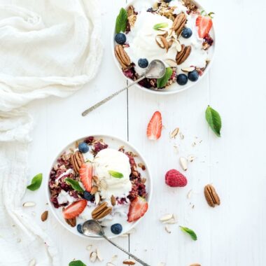 Berry Crumble with Fresh Berries 1 FFF 6206 e1459676318740