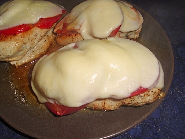 CHICKEN BREAST FILLET WITH TOMATO AND MOZZARELLA gratinated