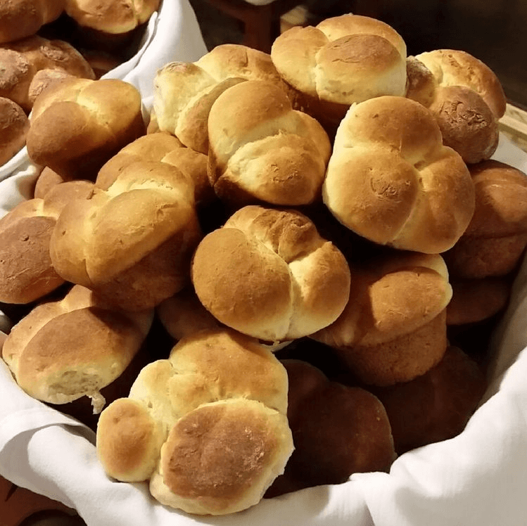 Easy One-Hour Cloverleaf Dinner Rolls