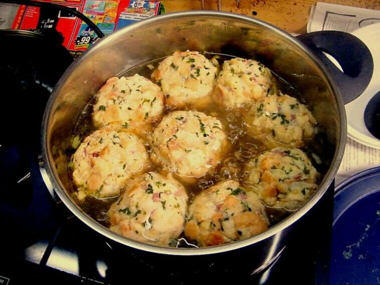 SEMMELKNÖDEL