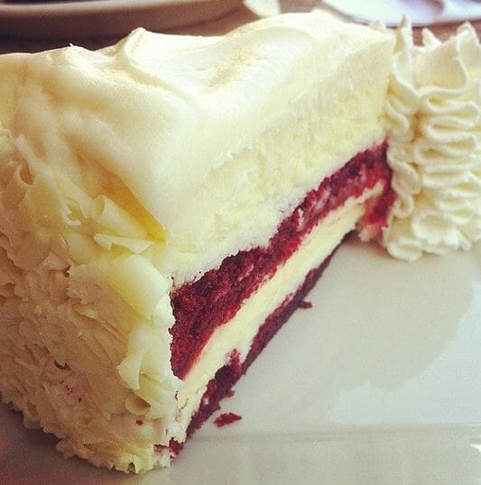 CHEESECAKE FACTORY RED VELVET CHEESECAKE CAKE