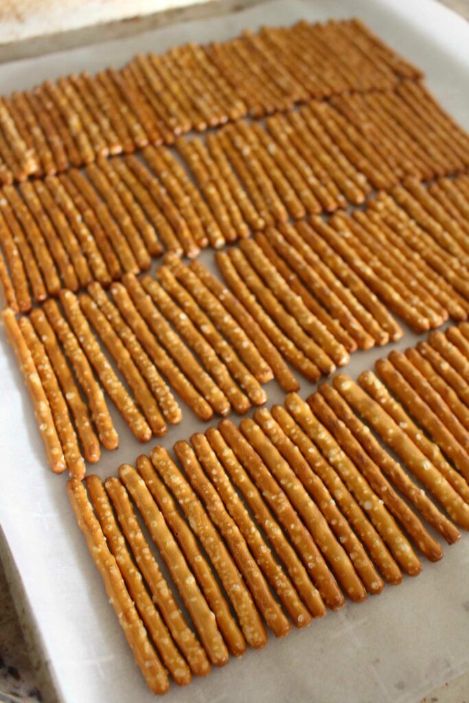 The Famous Christmas Cracker Candy 5 Christmas Pretzel Candy recipe