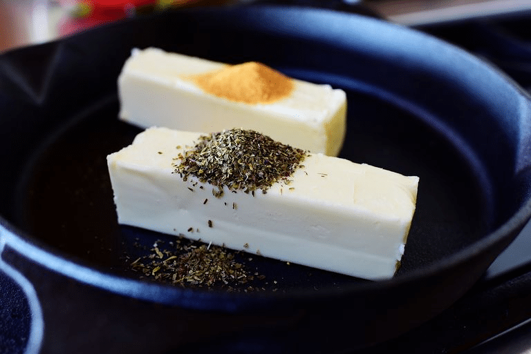 ‘Buttered Saltine Crackers’ Are The Hot New Viral Snack Trend That’s Taking Over the Internet 2 Mix in the seasoning of your choice