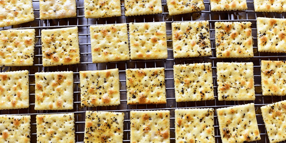 ‘Buttered Saltine Crackers’ Are The Hot New Viral Snack Trend That’s Taking Over the Internet 1 Perfectly Bake Buttered Saltine Crackers