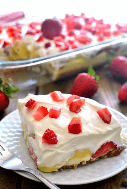 STRAWBERRIES & CREAM LUSH DESSERT