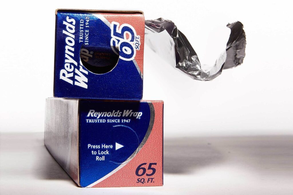 REMOVE RUST FROM YOUR SINK, STOVE, BURNERS AND ALL THE KITCHEN UTENSILS WITH THIS AMAZING TRICK 1 Perforation On Your Aluminum Wrap Box