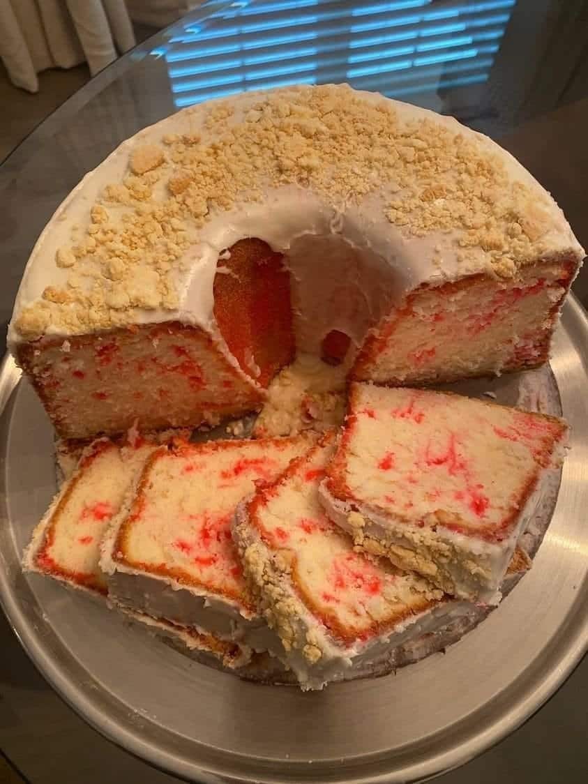 Strawberry crunch pound cake