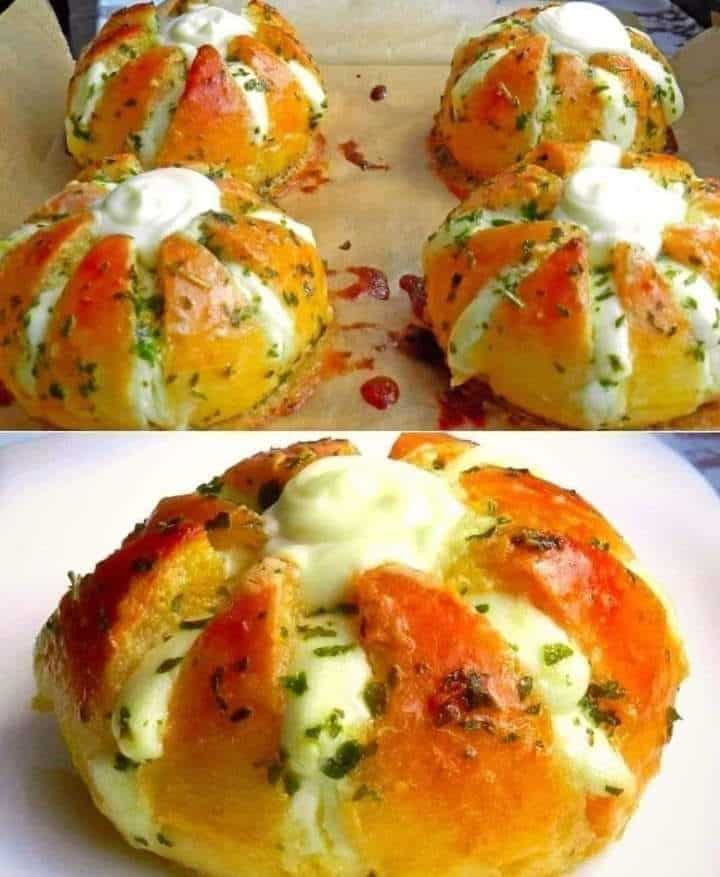 Chicken cheese garlic bread buns