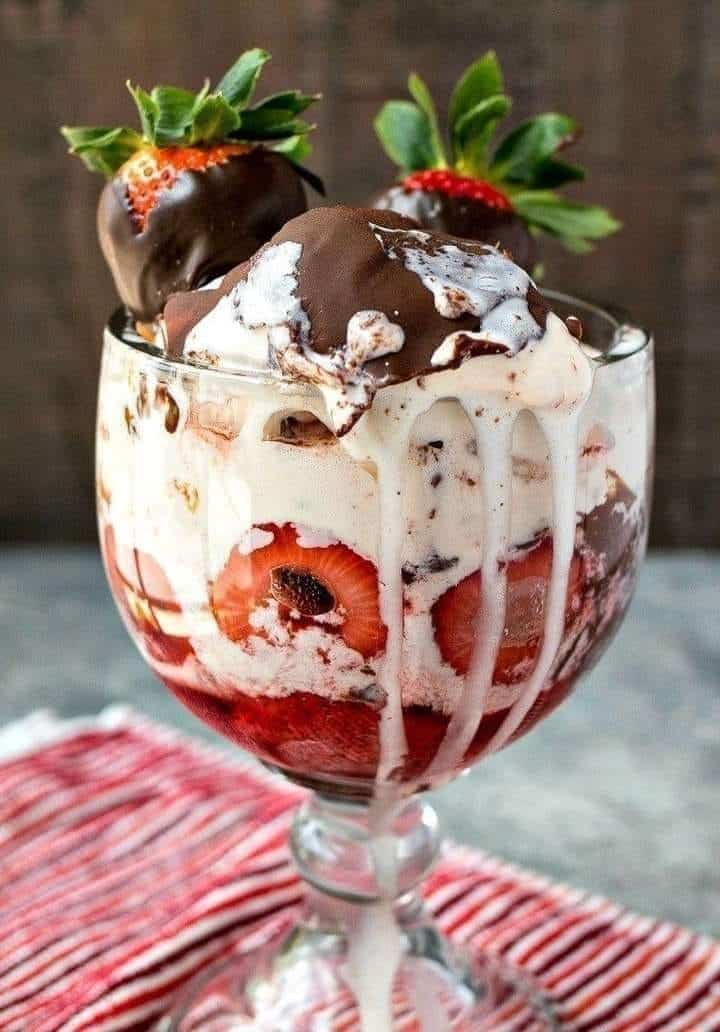 CHOCOLATE COVERED STRAWBERRY SUNDAE