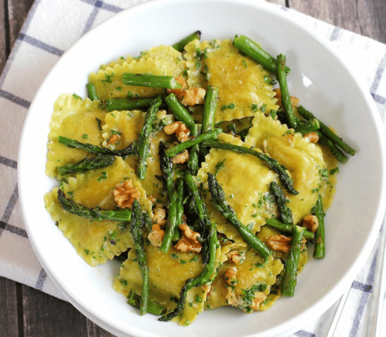 RAVIOLI WITH SAUTEED ASPARAGUS AND WALNUTS