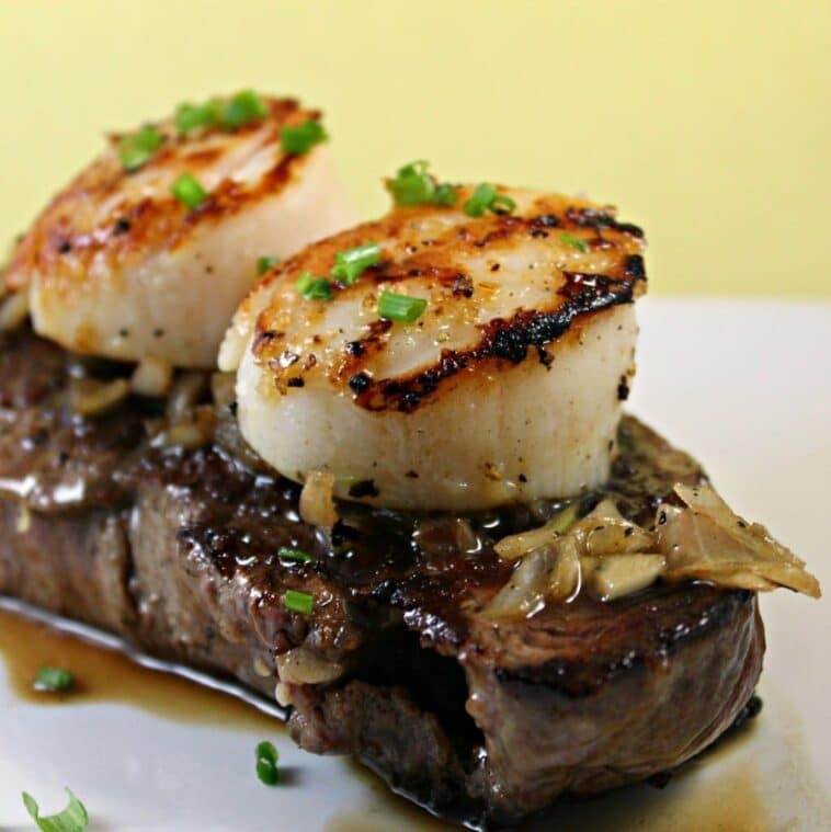 Seared Scallops and Steak with Manhattan Sauce 2 Seared Scallops and Steak with Manhattan Sauce