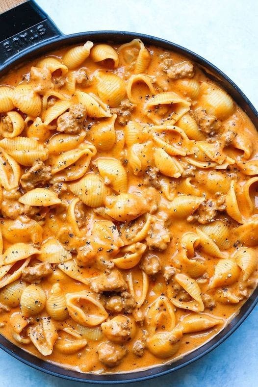 CREAMY BEEF & SHELLS
