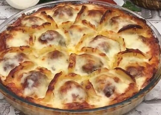 Cheesy Spinach, Meatball & Potato Bake