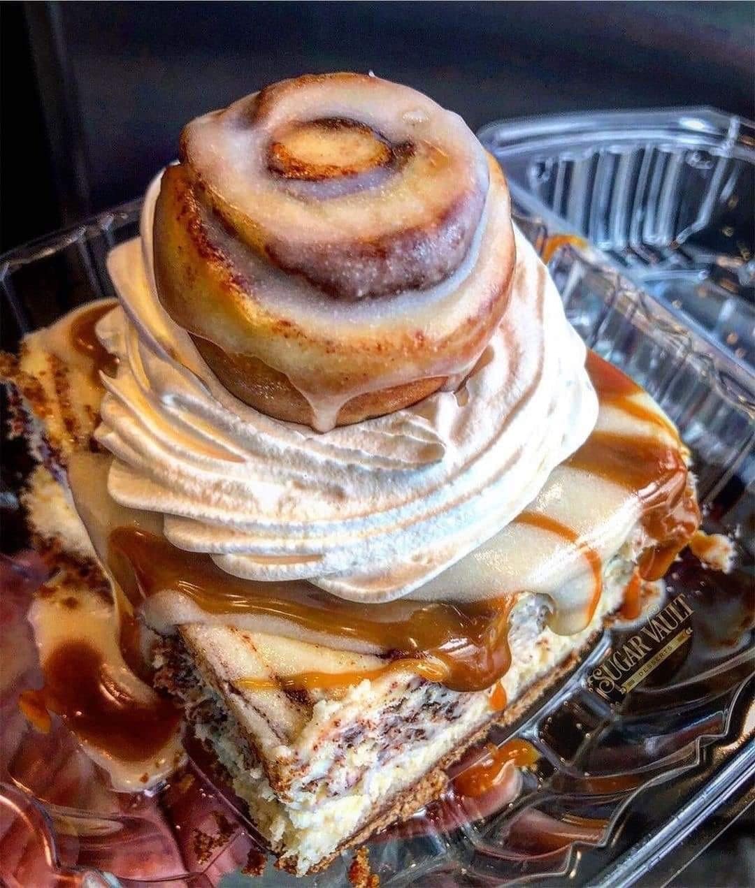 Cinnamon Roll Cheesecake Bar