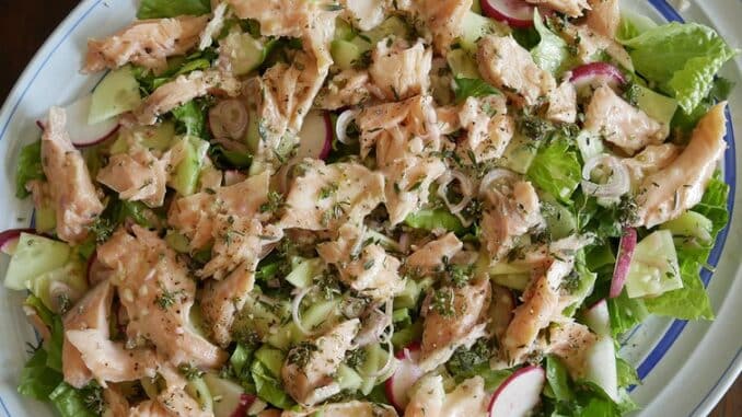 Fresh salmon salad with Thai-inspired dressing