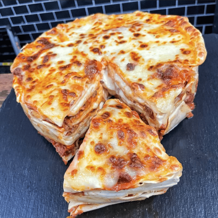LASAGNA WITH GARLIC BREAD