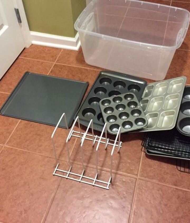 Organizing: Keeping Your Cookie Sheets and Muffin Pans Neat 1 let's get organized....