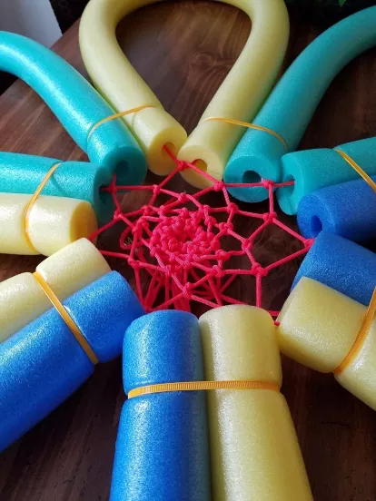 Pool Noodle Flower Float 13 9DF58B22 ACE6 450A 8547 EBB2FF1C4475