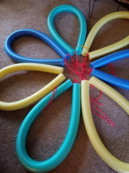 Pool Noodle Flower Float 3 E29178B5 3E1F 46C7 8CF7 FD00FF9C8061