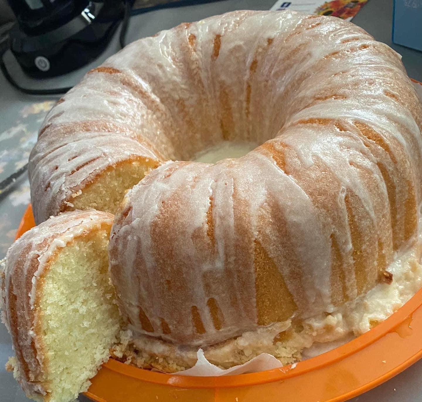 PINEAPPLE CREAM CHEESE POUND CAKE 2 PINEAPPLE CREAM CHEESE POUND CAKE