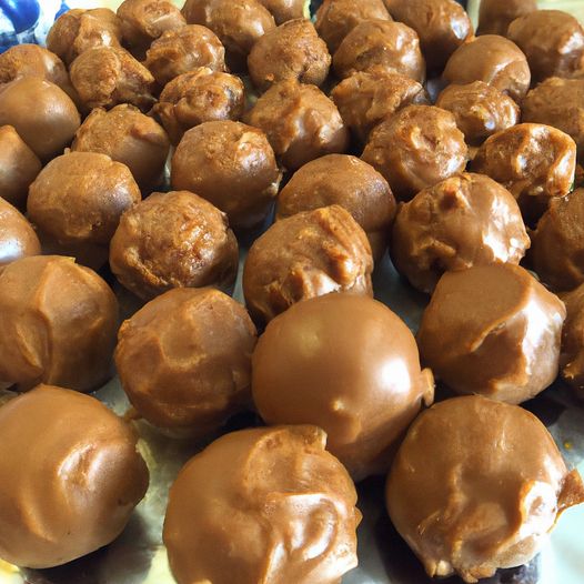 These Butterfinger Balls are perfect for any football viewing party or holiday celebration 1 Butterfinger Balls