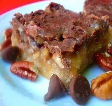 CARAMEL AND BUTTER PECAN BARS