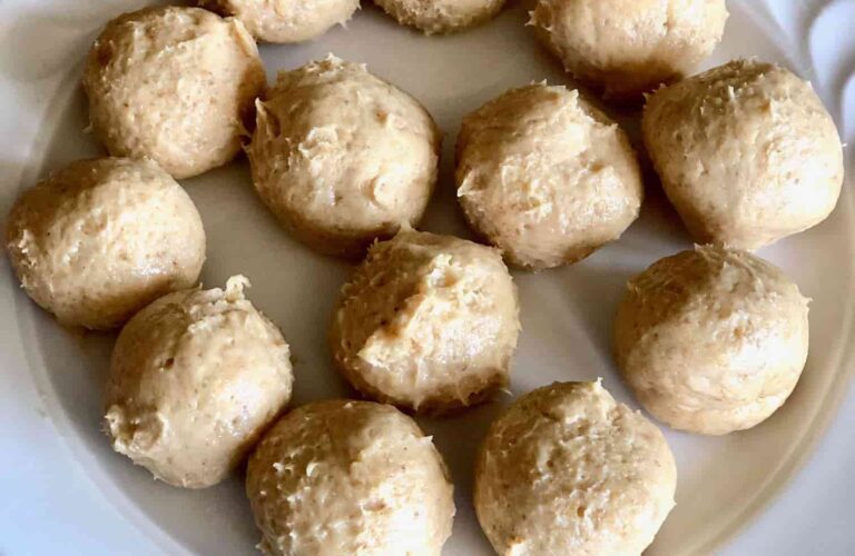 NO-BAKE PEANUT BUTTER PIE BALLS