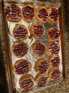 Easy Mini Fruit Pies with Sweet Glaze 1 Easy Mini Fruit Pies with Sweet Glaze 1