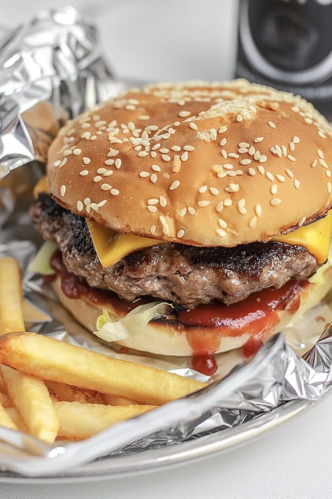 Best Five Guys Burger Copycat Recipe 1 This perfect copycat recipe brings the mouth-watering taste of Five Guys burgers to your home. Try it now!