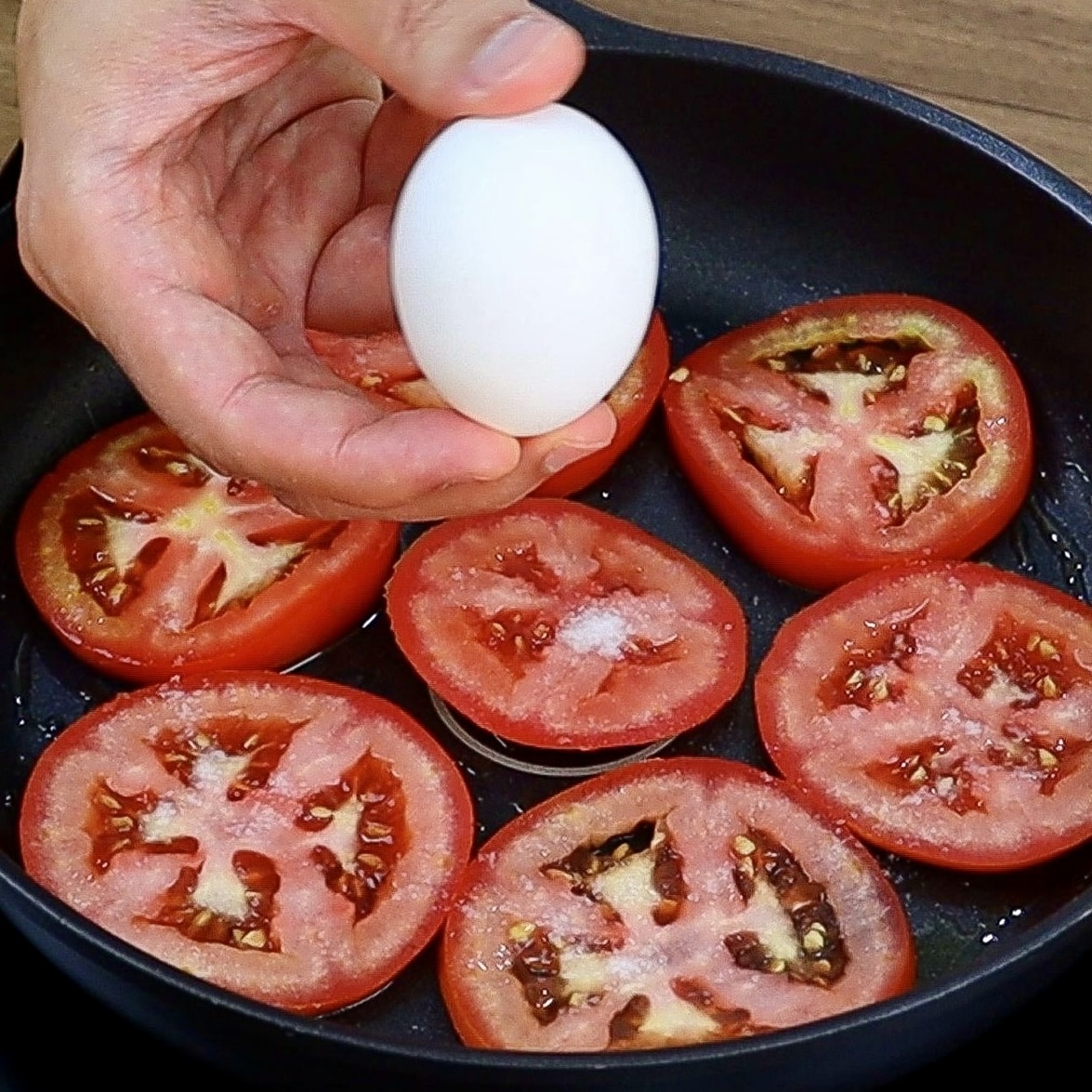 1 Tomato with 3 Eggs! Quick Breakfast in 5 Minutes. Super Easy and Delicious Omelet Recipe