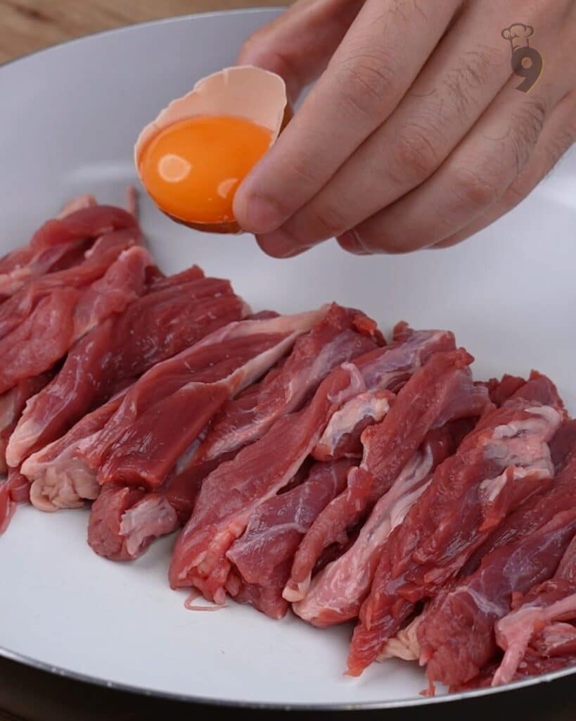 Preparing beef stir fry with fresh vegetables