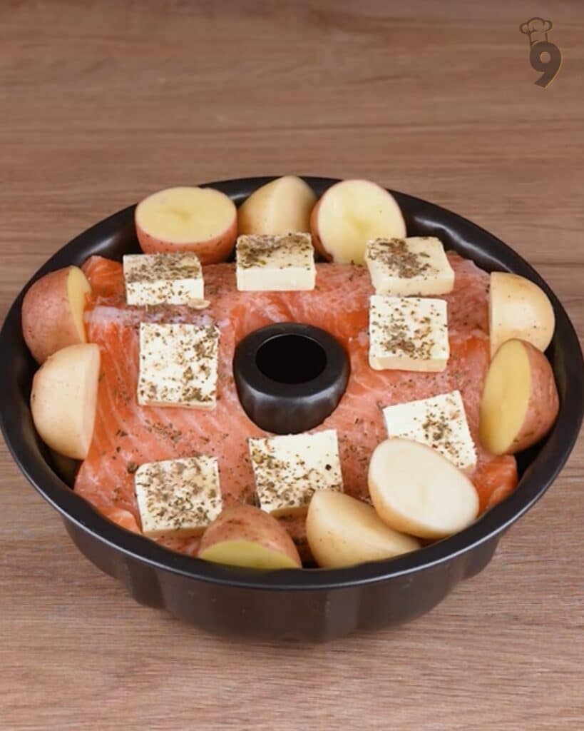 Salmon and Potatoes in a Ring Baking Pan 3 Salmon and Potatoes in a Ring Baking Pan Prepare the Slamon and Potatoes